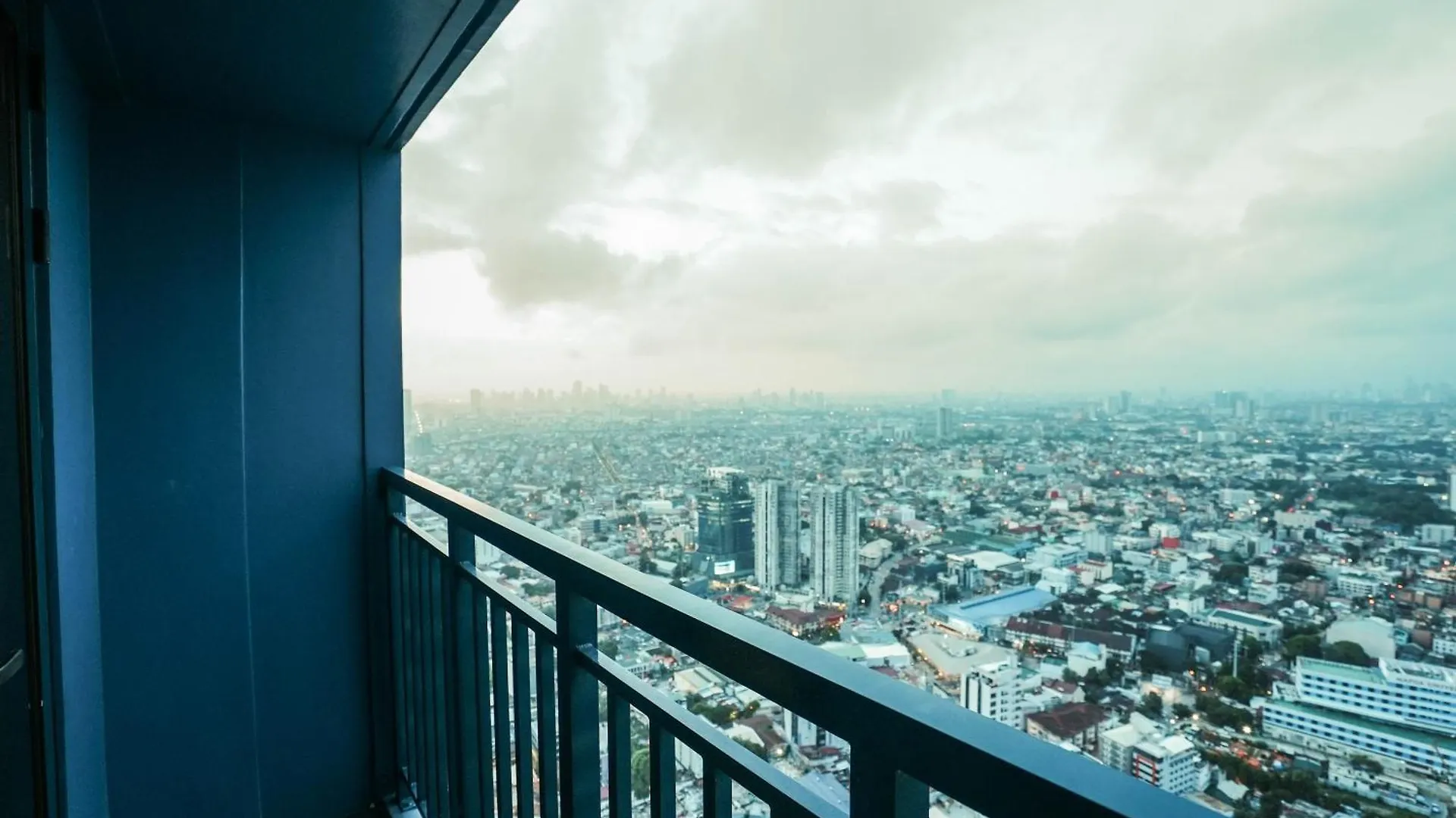 Air Residences Makati With Sunset View Manila 0*,